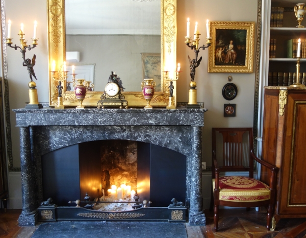 Paire de candélabres d'époque Consulat en bronze patiné et doré - 35,5cm