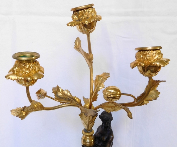 Paire de candélabres aux Romains, bronze patiné et doré, époque Empire