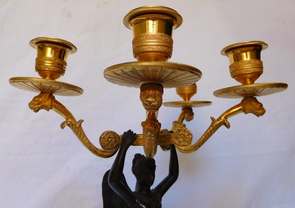 Paire de candélabres Empire à la Victoire ailée, bronze doré et marbre jaune de Sienne