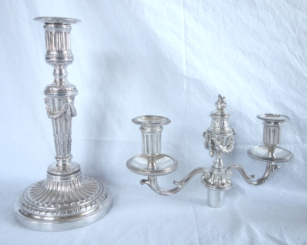Paire de flambeaux candélabres d'époque Louis XVI en bronze argenté, usage 1 à 3 feux