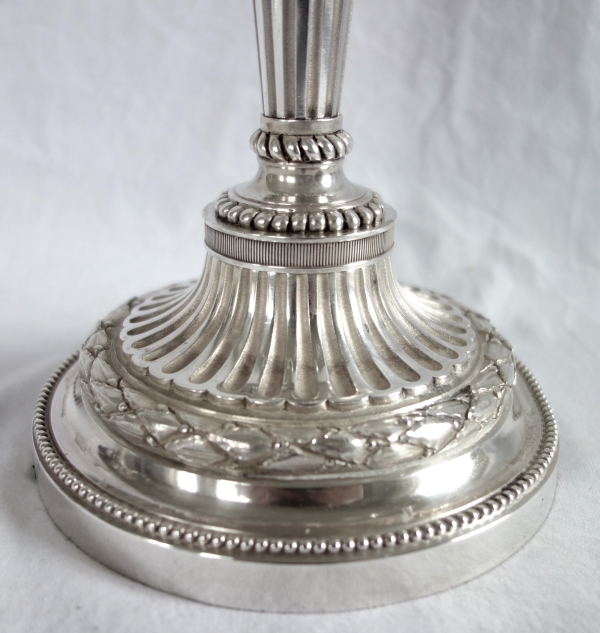 Paire de grands candélabres de style Louis XVI à 4 feux en bronze argenté
