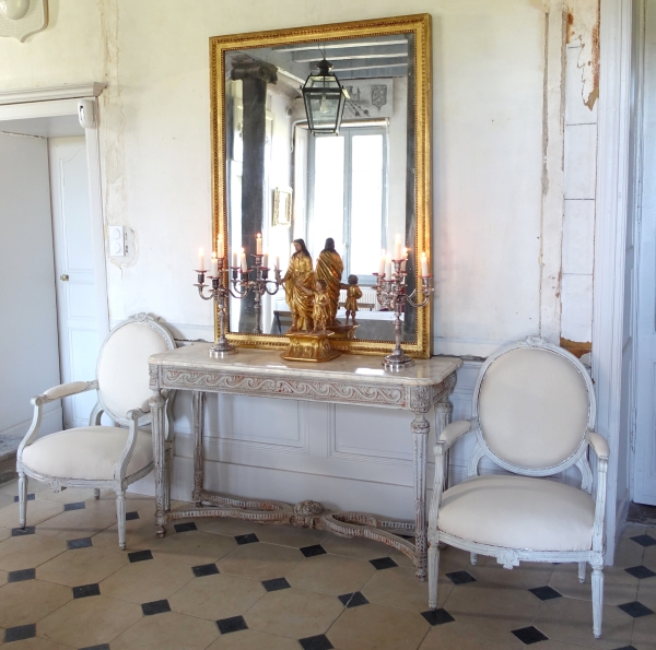 Paire de grands candélabres de style Louis XVI à 4 feux en bronze argenté