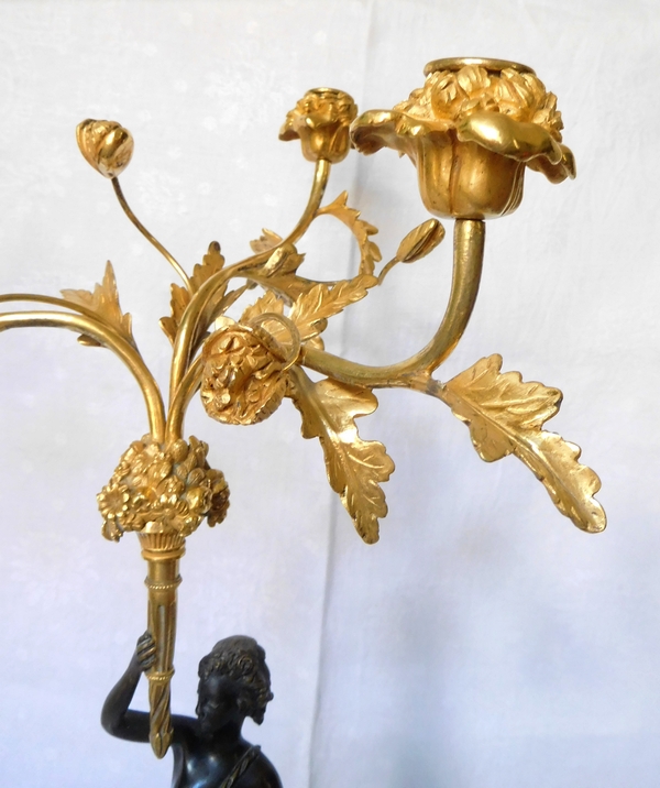 Paire de candélabres de style Louis XVI en marbre et bronze doré, début XIXe siècle