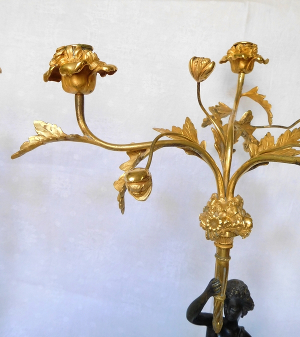 Paire de candélabres de style Louis XVI en marbre et bronze doré, début XIXe siècle