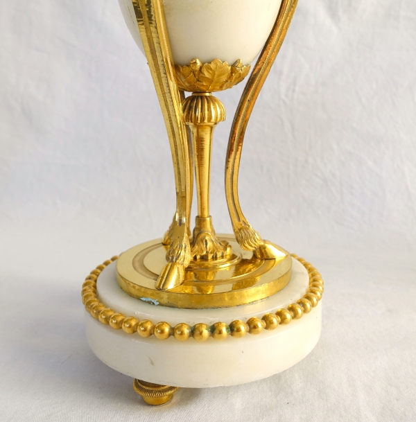 Pair of Louis XVI style ormolu and marble candlesticks / cassolettes, 19th century