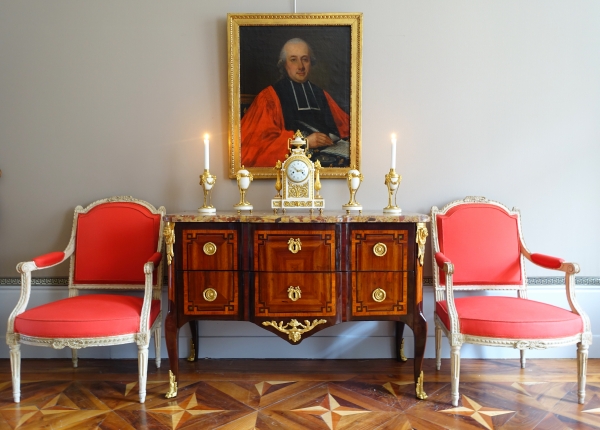 Pair of Louis XVI style ormolu and marble candlesticks / cassolettes, 19th century