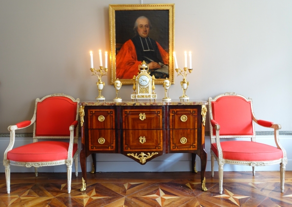 Pair of Louis XVI style ormolu and marble candlesticks / cassolettes, 19th century