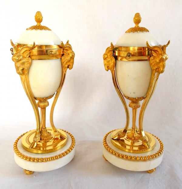 Pair of Louis XVI style ormolu and marble candlesticks / cassolettes, 19th century