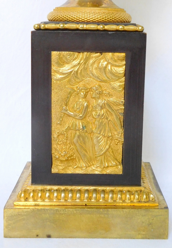 Paire de bougeoirs cassolettes en bronze patiné et doré d'époque Empire, attribués à Thomire