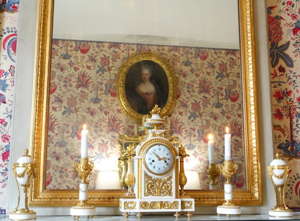 Pair of Louis XVI style ormolu and marble cassolettes - candlesticks