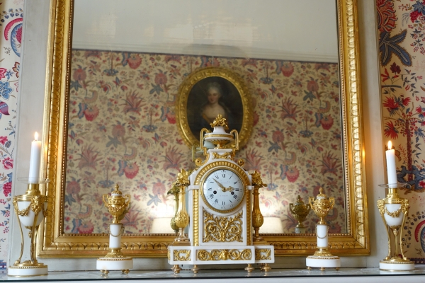 Pair of Louis XVI style ormolu and marble cassolettes - candlesticks