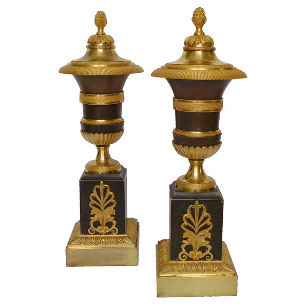 Pair of Empire ormolu & patinated bronze decorative urns / vases / cassolettes - France circa 1810