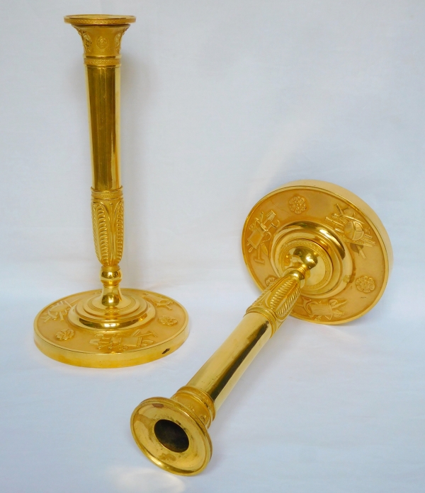 Paire de flambeaux d'époque Empire en bronze doré, attribués à Claude Galle - 26cm