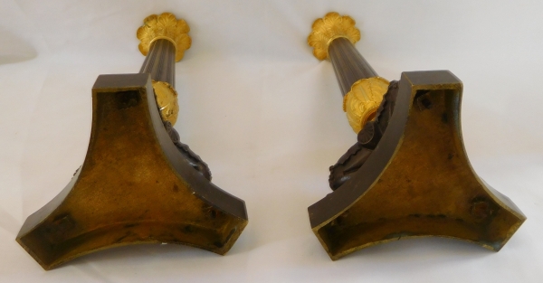 Paire de flambeaux / bougeoirs Empire en bronze doré au mercure & bronze patiné , époque Restauration