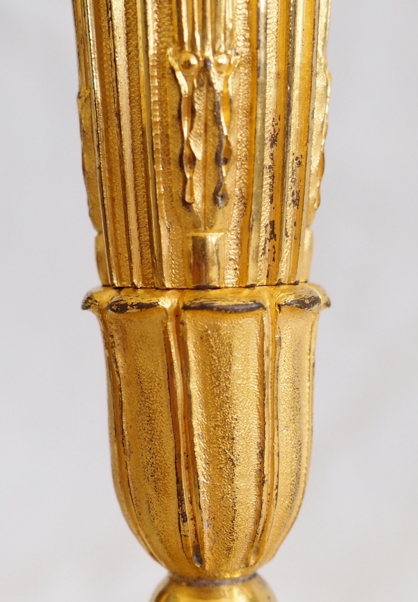 Paire de bougeoirs flambeaux d'époque Empire en bronze ciselée et doré