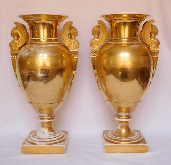 Paire de grands vases Empire en porcelaine de Paris - décor doré & polychrome au harem - 43cm