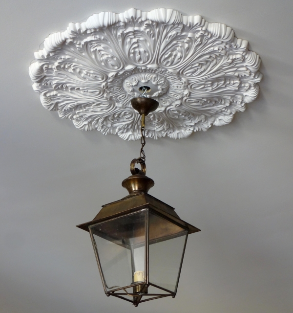 Paire de lanternes de vestibule en laiton - style Louis XVI