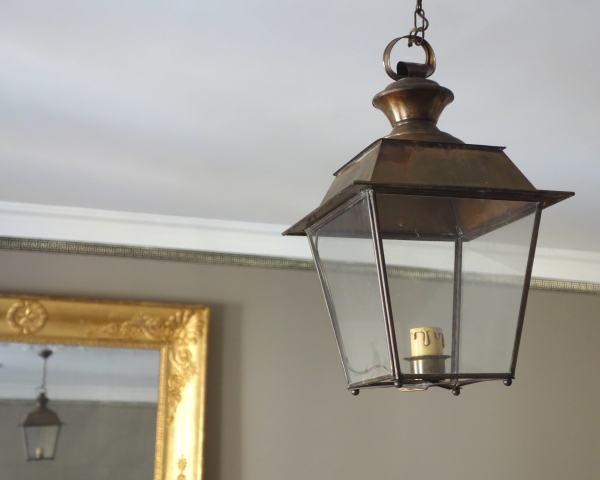Paire de lanternes de vestibule en laiton - style Louis XVI