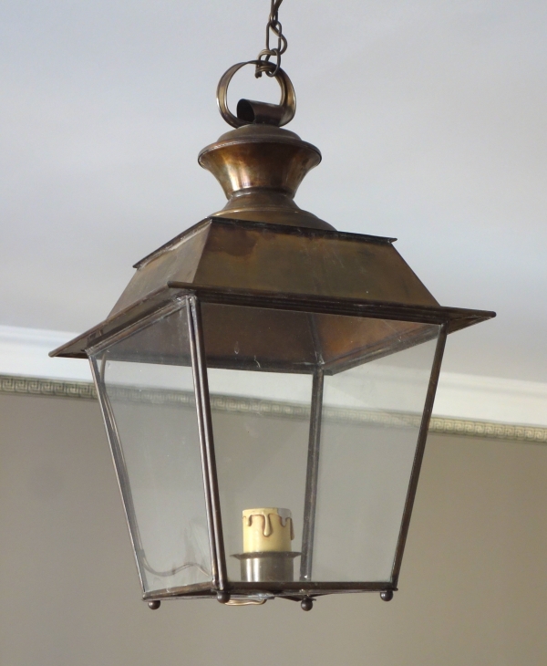 Paire de lanternes de vestibule en laiton - style Louis XVI