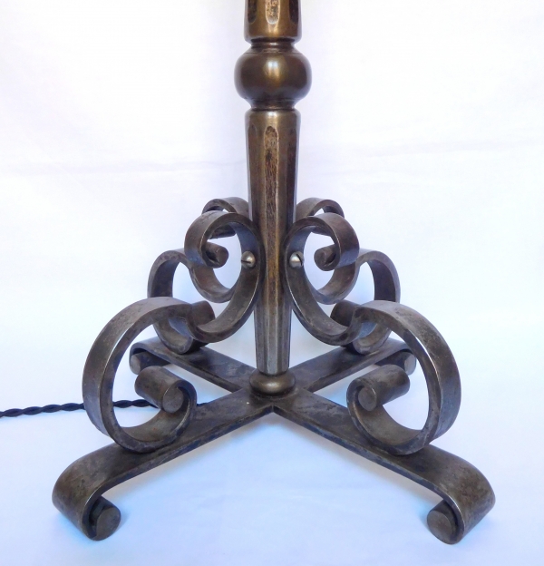 Grande lampe en fer forgé, style Louis XIV, époque Art Déco dans le goût de Raymond Subes