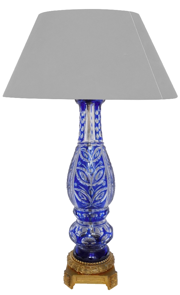 Cristal de Baccarat : grand pied de lampe en cristal overlay bleu monté bronze doré