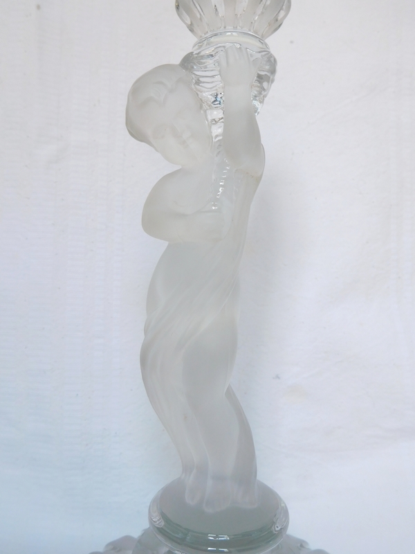 Lampe en cristal de Baccarat à l'enfant - putto - signée