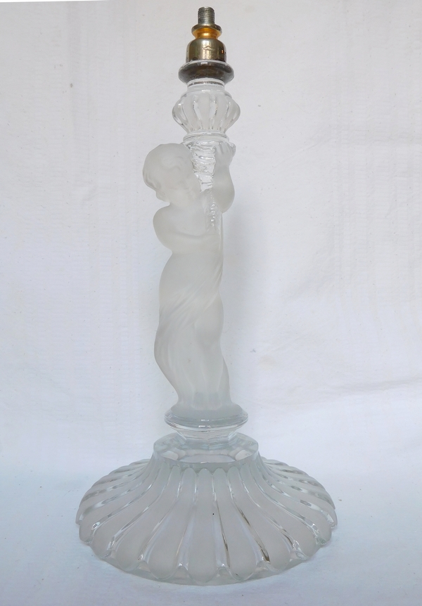 Lampe en cristal de Baccarat à l'enfant - putto - signée