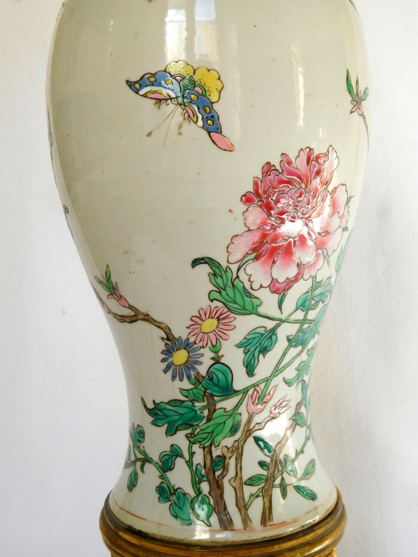 Tall Chinese porcelain and ormolu lamp, late 19th century