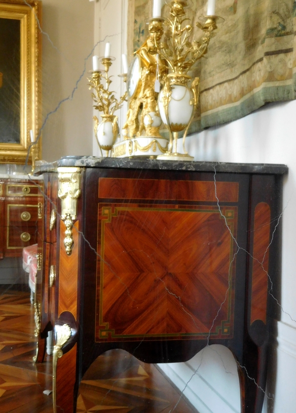 Othon Kolping : armoire à glace en marqueterie de citronnier et amarante, époque Charles X - Estampille