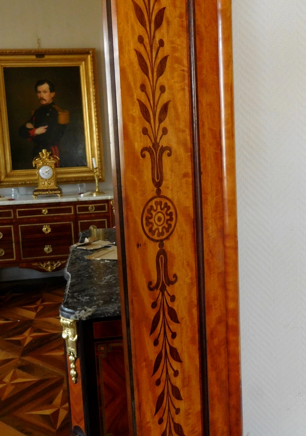 Othon Kolping : armoire à glace en marqueterie de citronnier et amarante, époque Charles X - Estampille