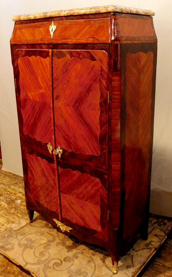 Armoire en marqueterie d'époque Louis XV estampillée Fromageau