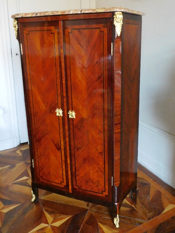 Armoire d'époque Transition Louis XV - Louis XVI en marqueterie estampillée Guignard