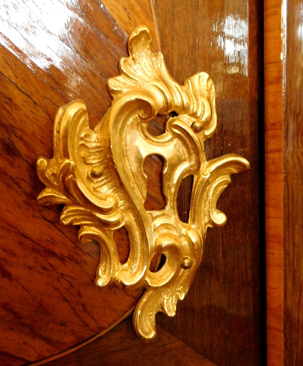 Armoire en marqueterie d'époque Louis XV estampillée Isaac Simon Rebour