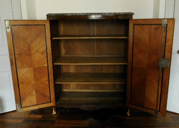 Armoire en marqueterie d'époque Louis XV estampillée Isaac Simon Rebour