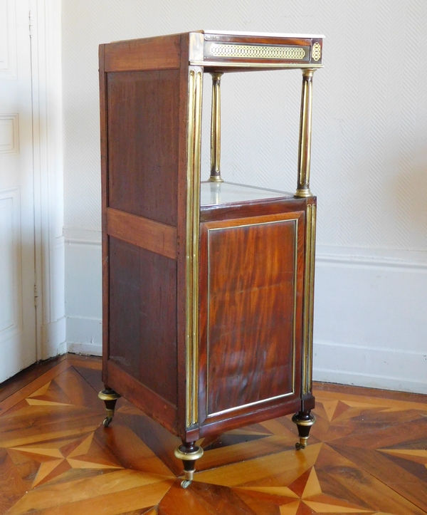 Barbière table de toilette d'époque Louis XVI Directoire en acajou moucheté