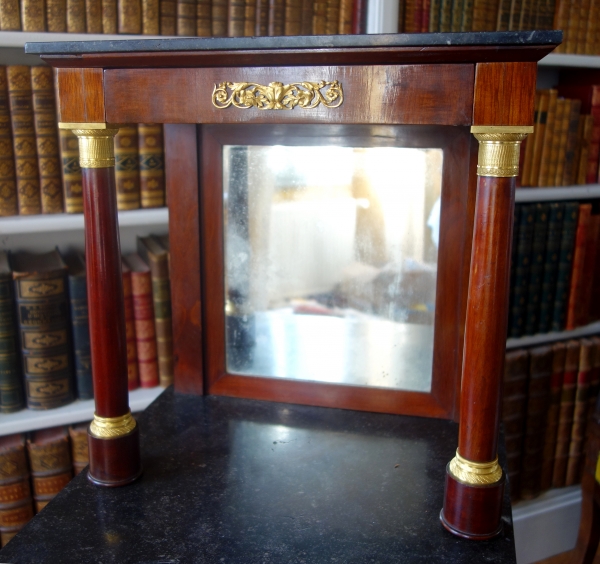 Barbière table de toilette d'époque Empire en acajou et bronze doré