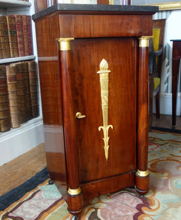 Barbière table de toilette d'époque Empire en acajou et bronze doré