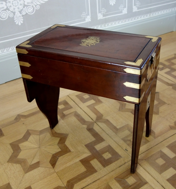 Mahogany travelling bidet for an officer, crown of Marquis, mid 19th century