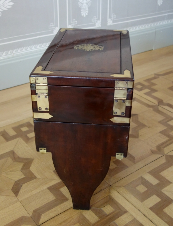 Mahogany travelling bidet for an officer, crown of Marquis, mid 19th century