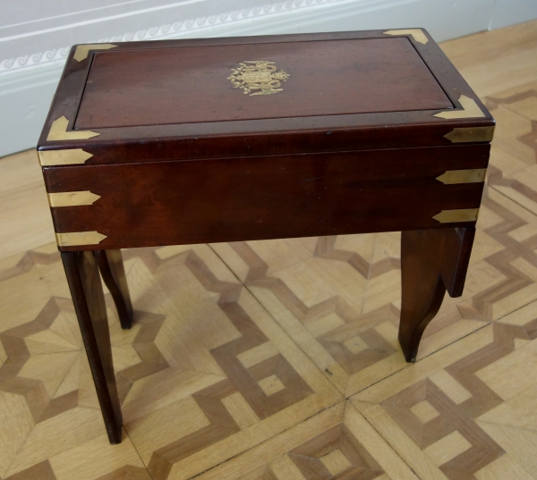 Mahogany travelling bidet for an officer, crown of Marquis, mid 19th century