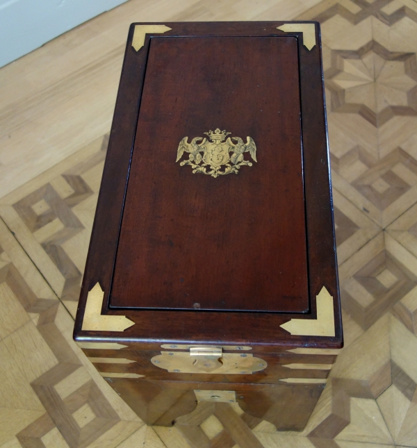 Mahogany travelling bidet for an officer, crown of Marquis, mid 19th century