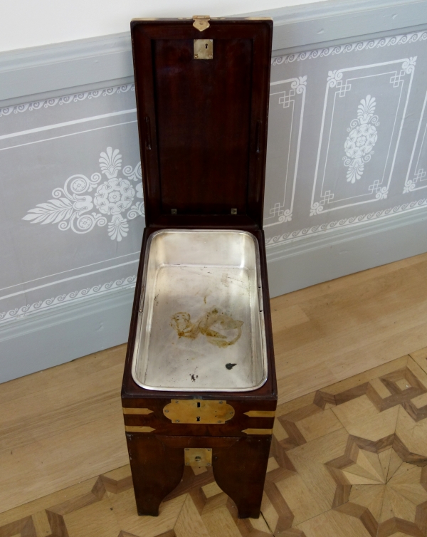 Mahogany travelling bidet for an officer, crown of Marquis, mid 19th century