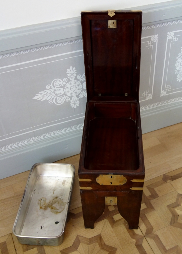 Mahogany travelling bidet for an officer, crown of Marquis, mid 19th century