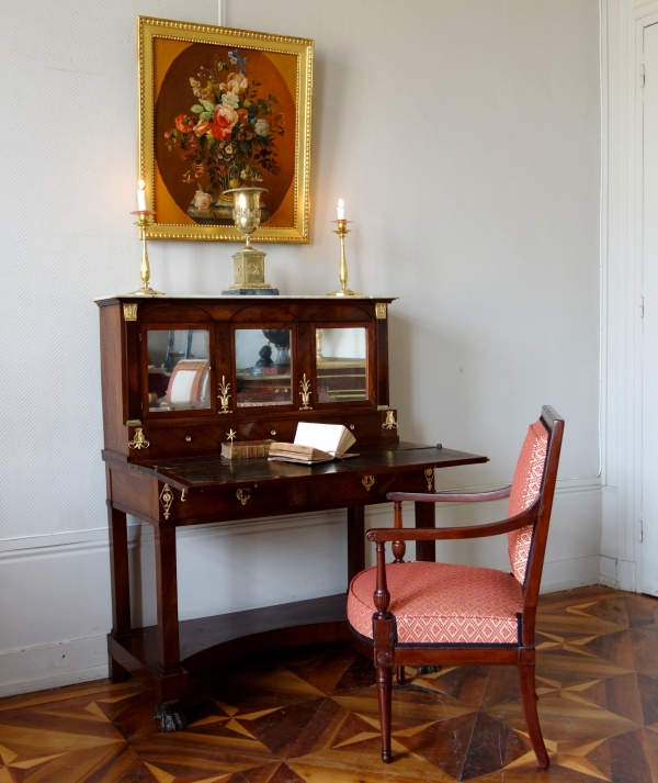 Bureau bonheur du jour en acajou et bronze doré d'époque Consulat Empire