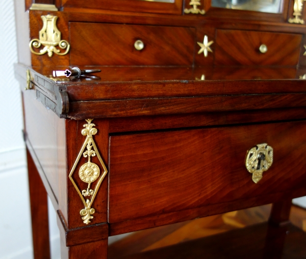 Bureau bonheur du jour en acajou et bronze doré d'époque Consulat Empire