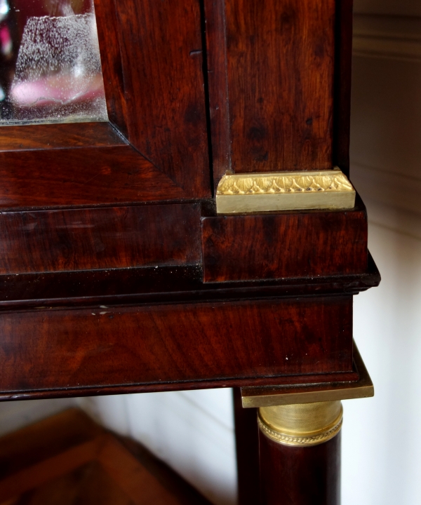 Bureau bonheur du jour secrétaire d'époque Empire en acajou moucheté, bronzes dorés au mercure