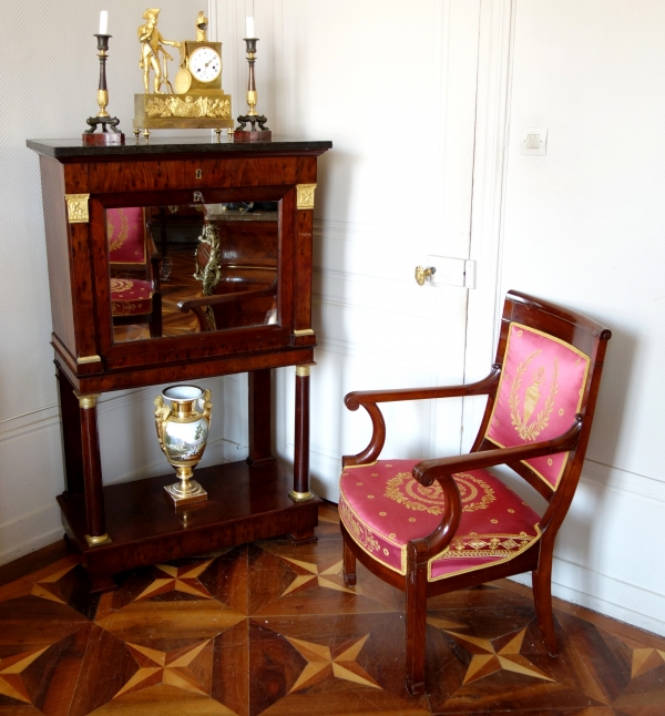 Bureau bonheur du jour secrétaire d'époque Empire en acajou moucheté, bronzes dorés au mercure