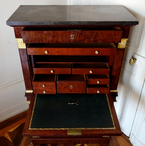 Bureau bonheur du jour secrétaire d'époque Empire en acajou moucheté, bronzes dorés au mercure