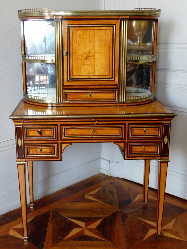 Bureau de dame dit bonheur du jour d'époque Louis XVI, citronnier et amarante