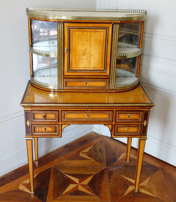 Bureau de dame dit bonheur du jour d'époque Louis XVI, citronnier et amarante